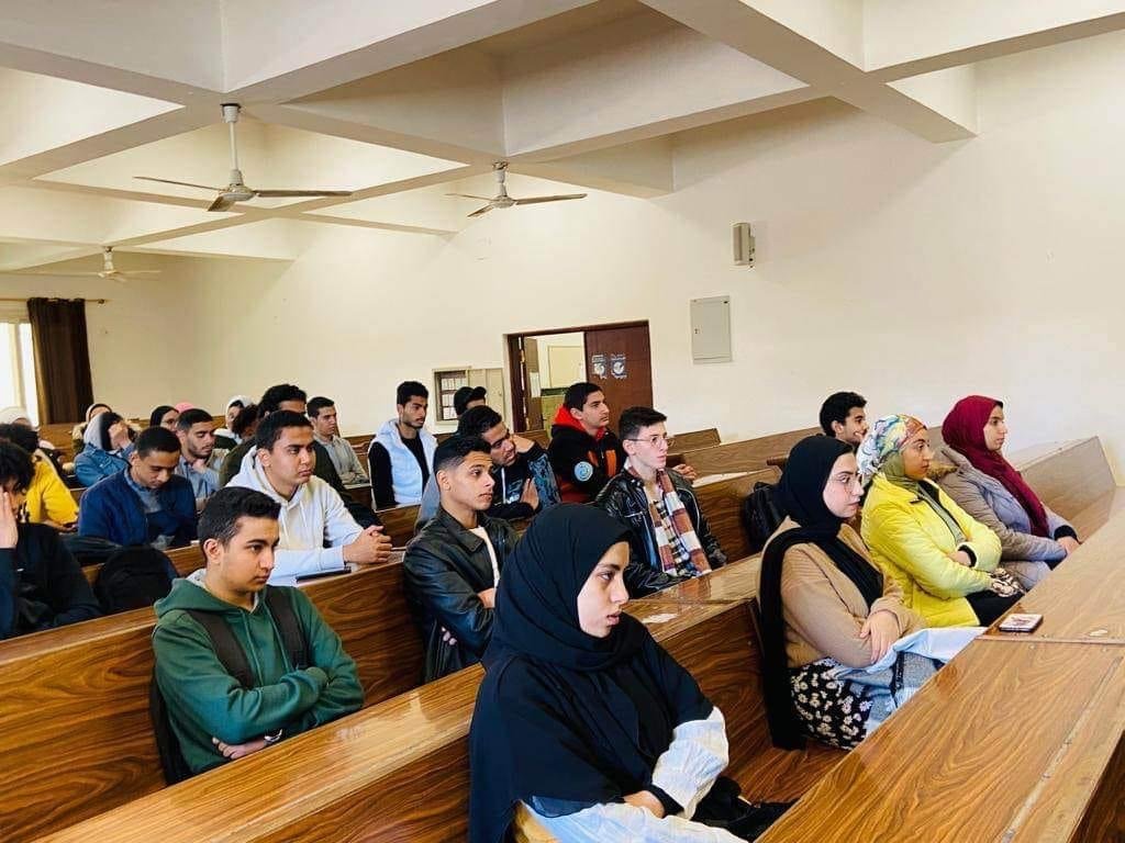 ندوة " المراكز البحثية ودعم المنتج المحلى " بكلية الهندسة جامعة السويس