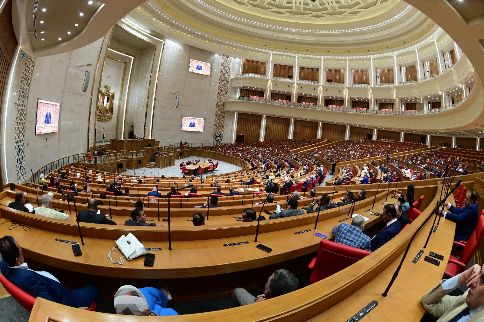 مدبولى يعرض برنامج الحكومة الجديدة 