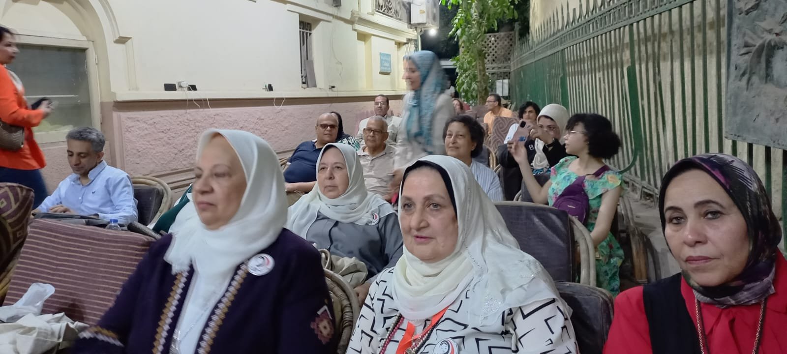 مسيرة بنت الأرض في اتيليه القاهرة
